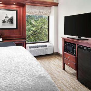 King Room with Sofa Bed and Study - Non-Smoking