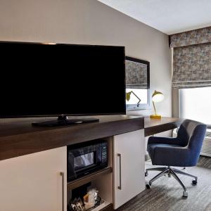 King Room with Sofa Bed - Hearing Accessible/Non-Smoking