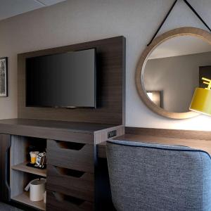 King Room with King Bed - Non-Smoking