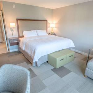 King Room with King Bed - Non-Smoking