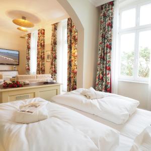 Deluxe Sea Room
