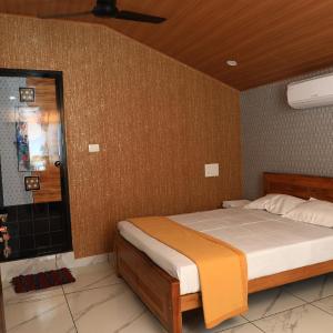 Deluxe Double Room (2 Adults + 1 Child)