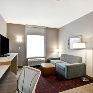 One-Bedroom King Suite - Non-Smoking