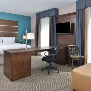 King Studio Suite with Sofa Bed - Hearing Access/Non-Smoking