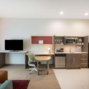 One-Bedroom King Suite - Non-Smoking