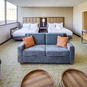 Queen Suite with River View 