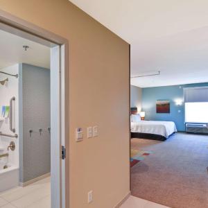 King Suite - Mobility and Hearing Access/Non-Smoking