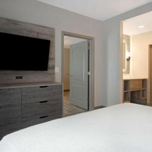 One-Bedroom King Suite - Non-Smoking