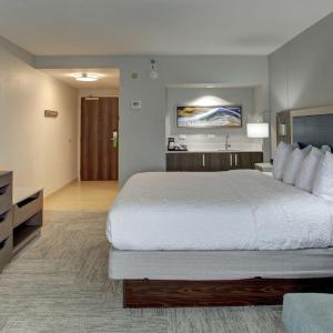 King Room with Sofa Bed and Study - Non-Smoking