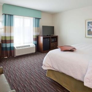 King Room with Accessible Tub - Mobility and Hearing Access/Non-Smoking