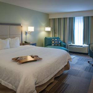 King Room with King Bed - Non-Smoking