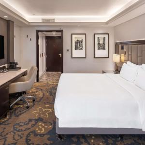 Executive Room with Lounge Access and Balcony - Creek View