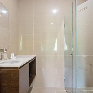 Queen Suite - 2