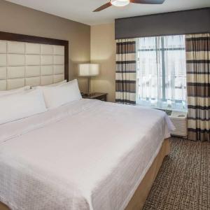 One-Bedroom King Suite - Non-Smoking