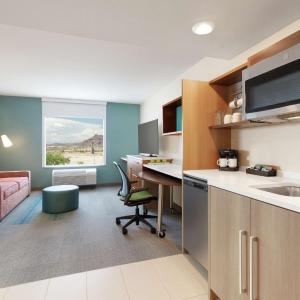 One-Bedroom King Suite - Non-Smoking