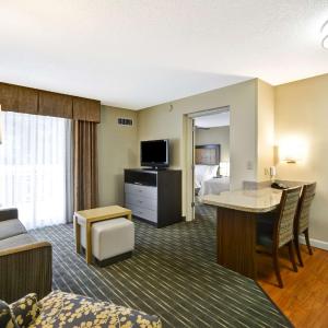 One-Bedroom Suite with Two Double Beds - Non-Smoking