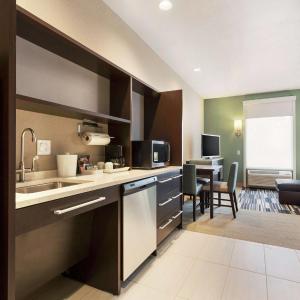 King Suite - Mobility and Hearing Access/Non-Smoking