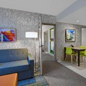 One-Bedroom King Suite - Non-Smoking