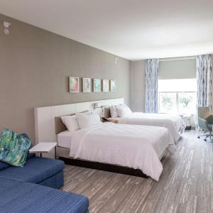 Deluxe Queen Room with Two Queen Beds