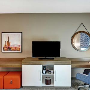 King Studio Suite with Sofa Bed - Hearing Access/Non-Smoking