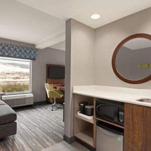 King Suite - Non-Smoking