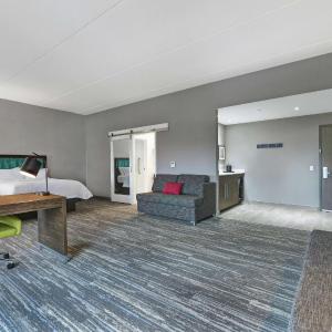 Queen Studio Suite with Two Queen Beds - Non-Smoking