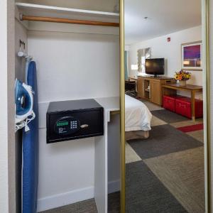 King Room - Mobility Access/Non-Smoking