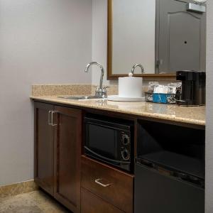 Queen Studio Suite with Two Queen Beds - Non-Smoking