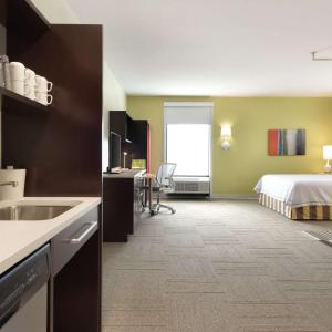 King Studio Suite - Mobility Access/Non-Smoking