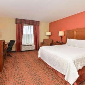 King Room with Accessible Tub - Mobility and Hearing Access/Non-Smoking