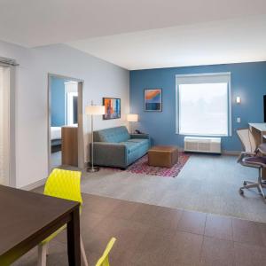 One-Bedroom King Suite - Non-Smoking