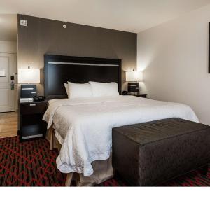 King Room with King Bed - Non-Smoking