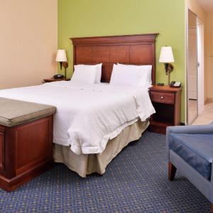 King Room with King Bed - Non-Smoking