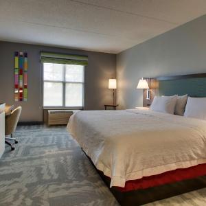 King Room with King Bed - Non-Smoking