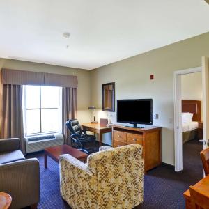 One-Bedroom King Suite - Non-Smoking