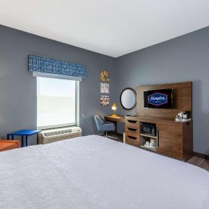 King Room with King Bed - Non-Smoking