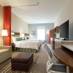 Queen Studio with Two Queen Beds - Non-Smoking
