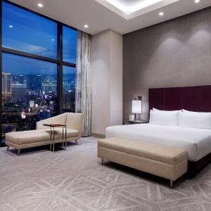 Two-Bedroom King Suite with Strip View