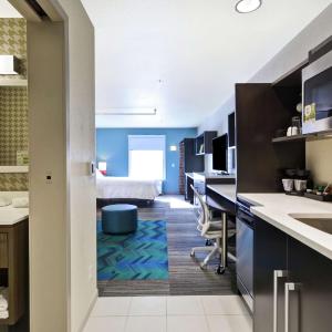 Queen Studio Suite - Hearing Access/Non-Smoking