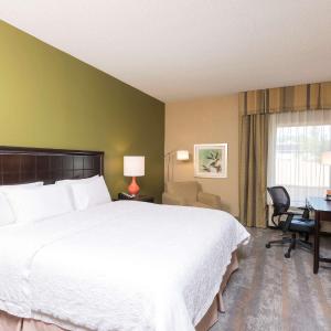 King Room with Accessible Tub - Mobility and Hearing Access/Non-Smoking