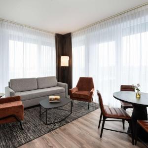 Corner Queen Studio Suite with Balcony