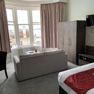 Family Room with Sea View - No Dogs