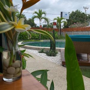 King Suite with Pool View