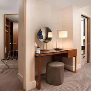 One-Bedroom King Suite