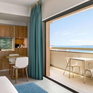 Studio with Lateral Sea View