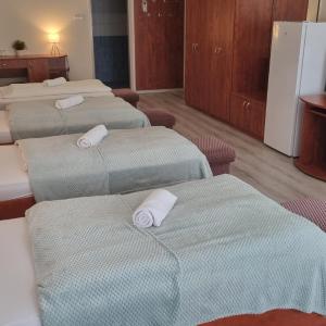 Sixtuple Room