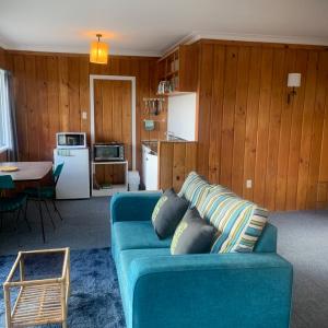 Open Plan Retro Studio with Sea View