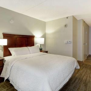 Queen Room with Microwave and Mini-Fridge - Disability Access with Roll-in Shower