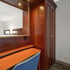 King Room with Sofa Bed with Microwave and Mini-Fridge - Non-Smoking