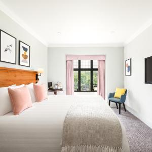 One-Bedroom Queen Suite -Non-Smoking